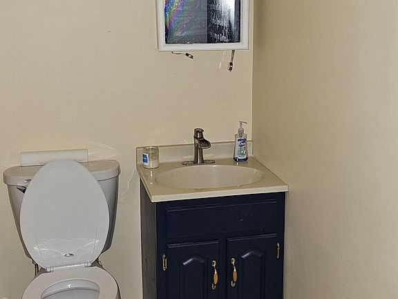 4th image of 1216 W 6th Ave