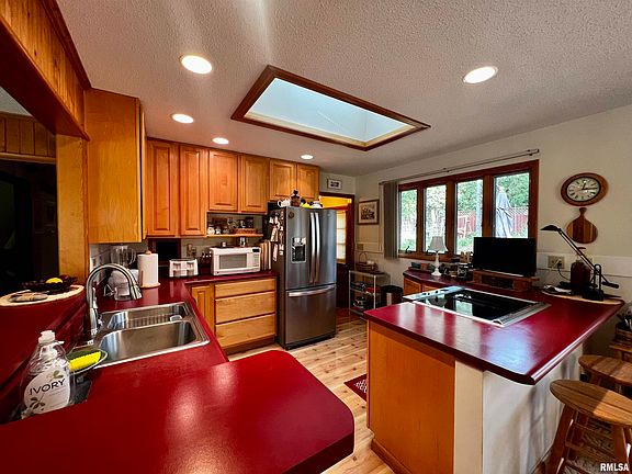 2nd image of 14 Woodland Ln