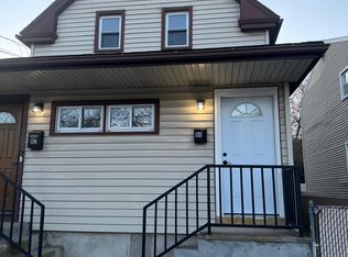 82 Lee St #2, West Haven, CT 06516