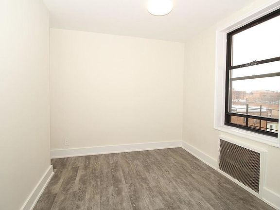 3rd image of 4140 Denman St APT 4F