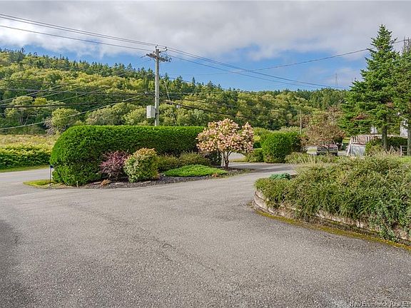 2nd image of 559 Sandy Point Rd