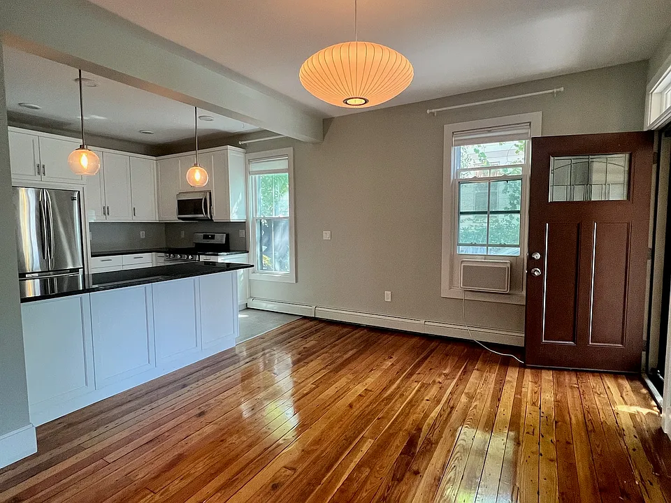 190 Main St #1
