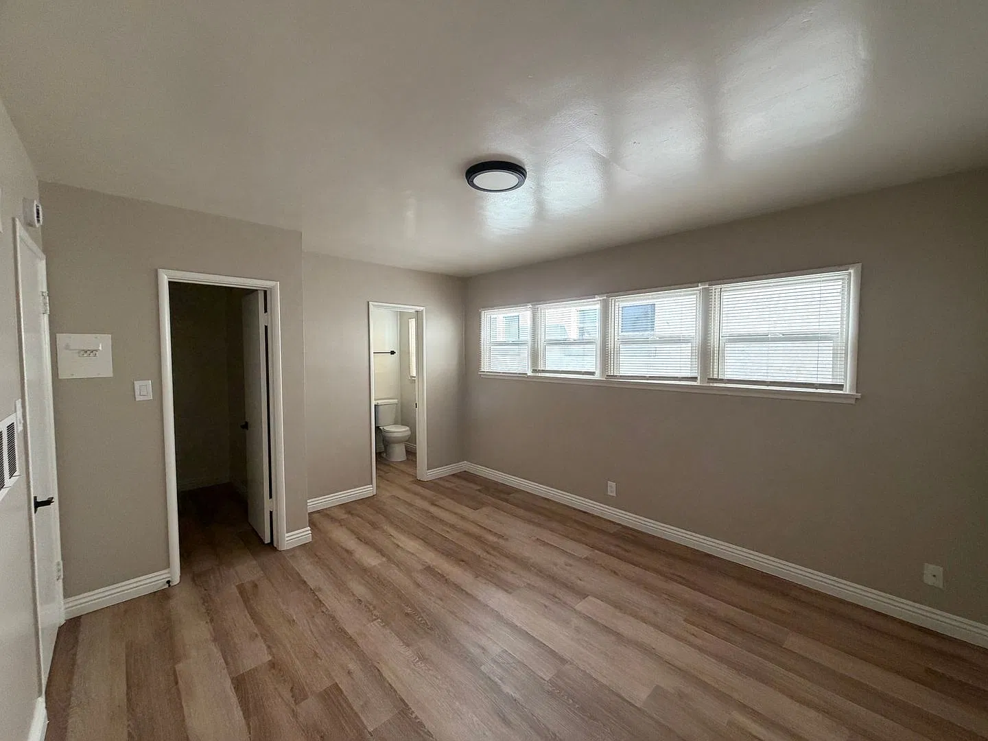 2823 E 7th St. — Photo 2