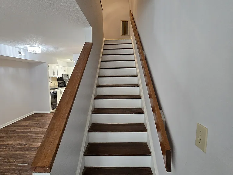 117 Kingsbury Dr — Photo 14