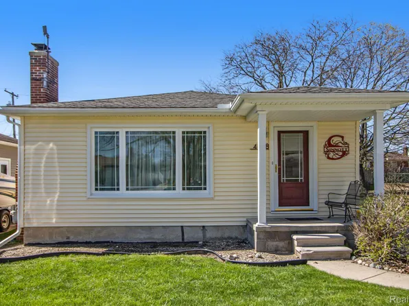 4878 Montfaucon St, Trenton, MI 48183