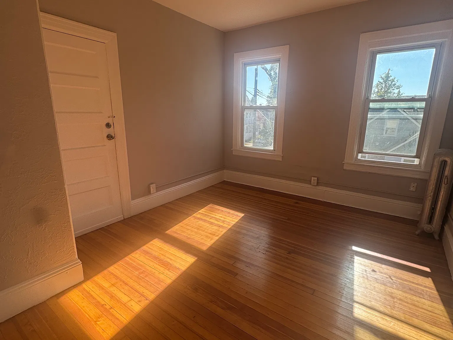 3 bed, 1300 sqft, $1,950 — Photo 3