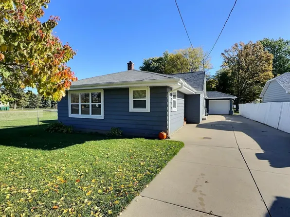 N9017 Lakeshore Dr, Van Dyne, WI 54979