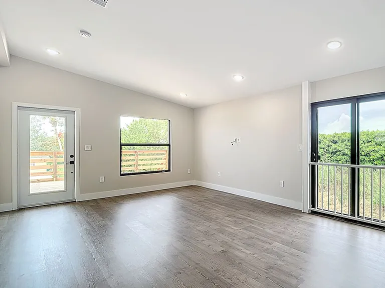 2505 Storter Ave — Photo 8