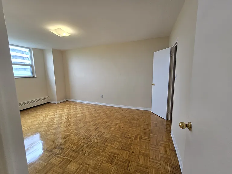 5950 Bathurst St #709 — Photo 6