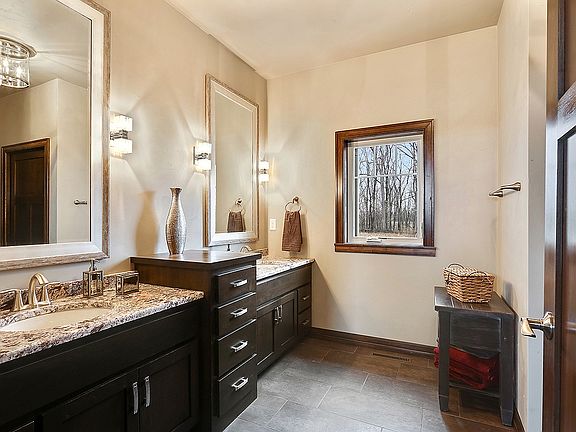 3rd image of 2758 Creekwood Cir