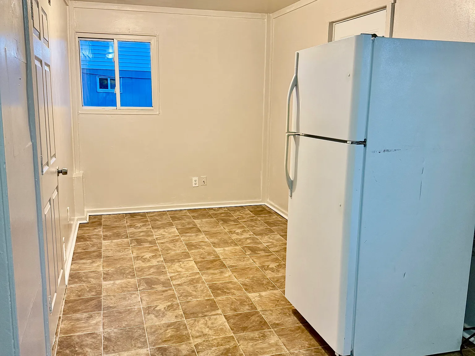 3 bed, 1050 sqft, $1,300 — Photo 4