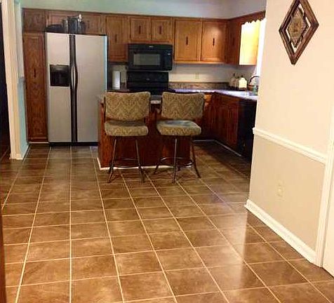 4th image of 701 Country Club Dr
