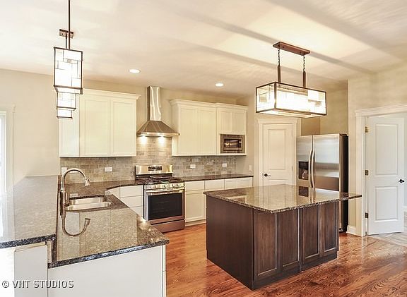 3rd image of 607 W Campbell Ct