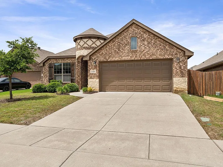 2120 Blakely Ct — Photo 3