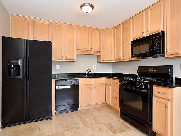 3rd image of 600 S York St APT 2E
