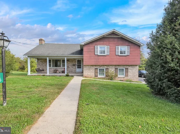 15 West St, Glen Rock, PA 17327