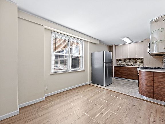 5th image of 2650 Ocean Pkwy APT 6S