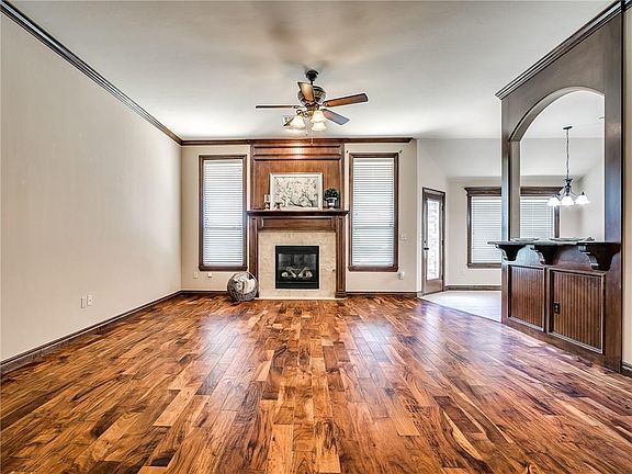 3rd image of 2005 Breakers Ln