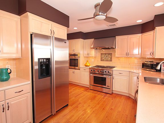 5th image of 7 White Oak Dr