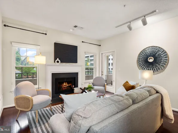 12001 Taliesin Pl APT 23, Reston, VA 20190