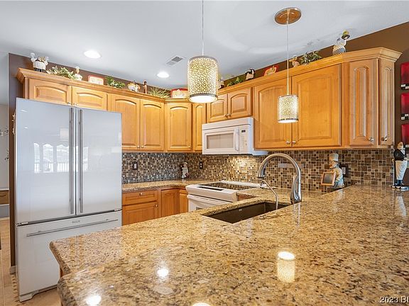 5th image of 272 Cedar Glen Dr Unit 1A