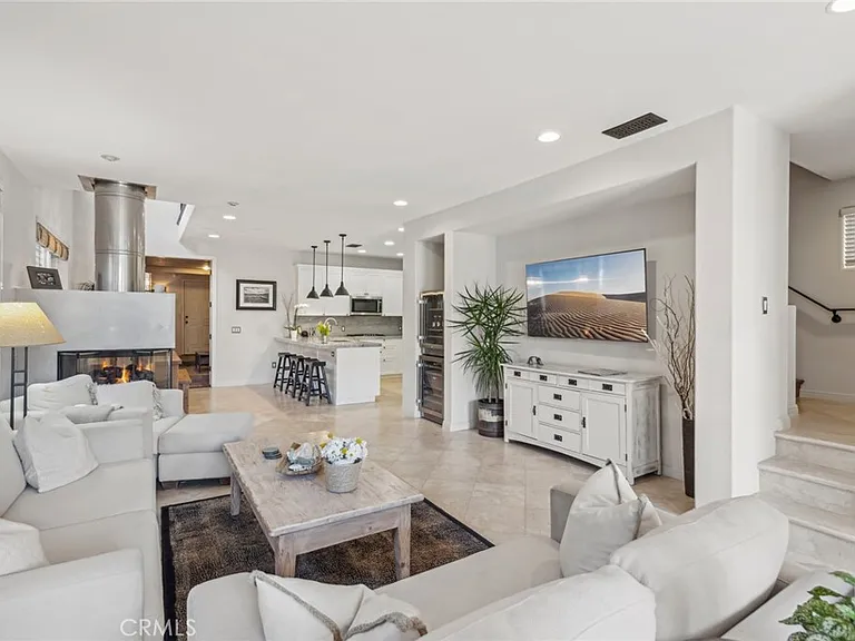 610 Marigold Ave — Photo 1