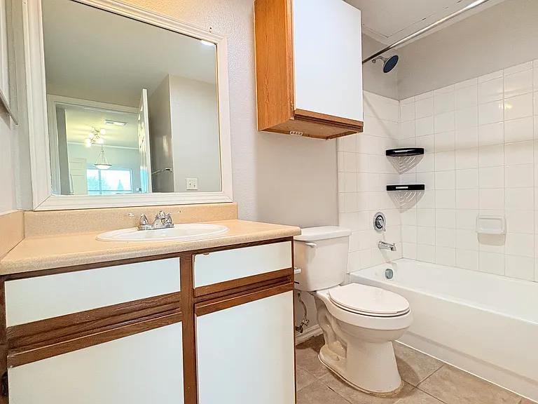 San Pedro Apartments — Photo 34