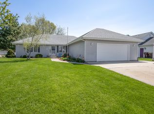 11077 Darby Ln, Machesney Park, IL 61115