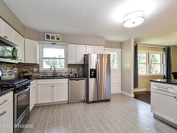 4th image of 808 W Fitzhenry Ct
