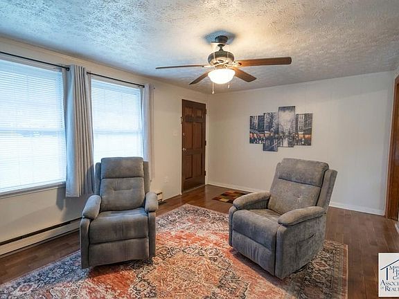 5th image of 134 Commodore Ct