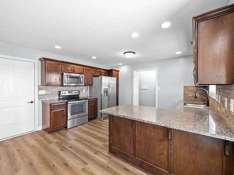 1320 Canyon Pl — Photo 11