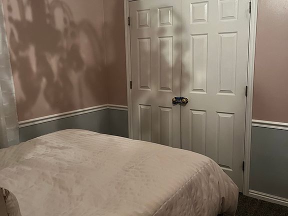 3rd image of 715 E Zinnia Way