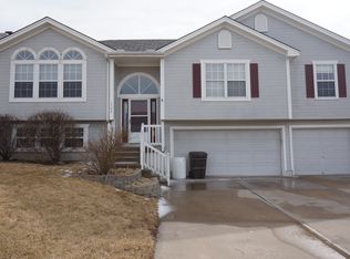 1205 Dogwood Dr, Greenwood, MO 64034