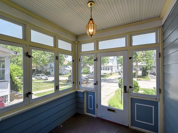 3rd image of 418 Woodland Ave