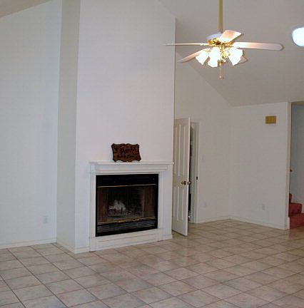 5th image of 747 Mary Blvd