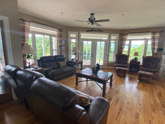4th image of 557 Mountain Meadow Ln