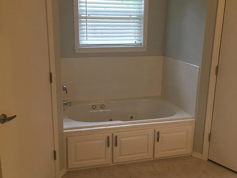 604 Ryleigh Cir — Photo 10