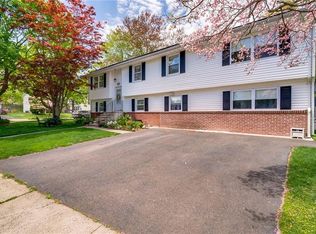 93 Daniel Rd, Hamden, CT 06517