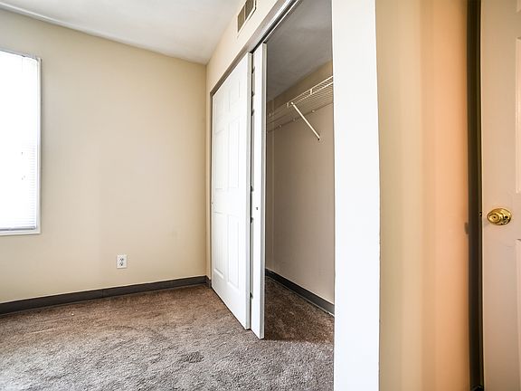 4th image of 156 W Lee St #8