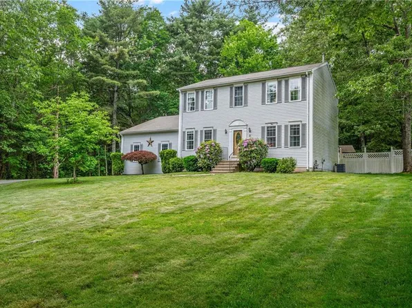 3 Walker Ln, Coventry, RI 02816