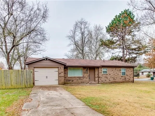105 Elmwood St, West Fork, AR 72774