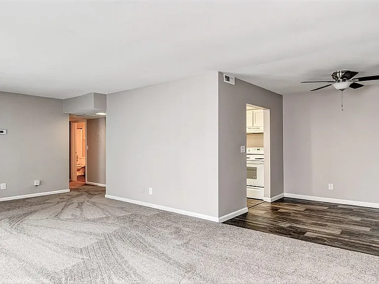 Fox Hunt Apartments — Photo 5