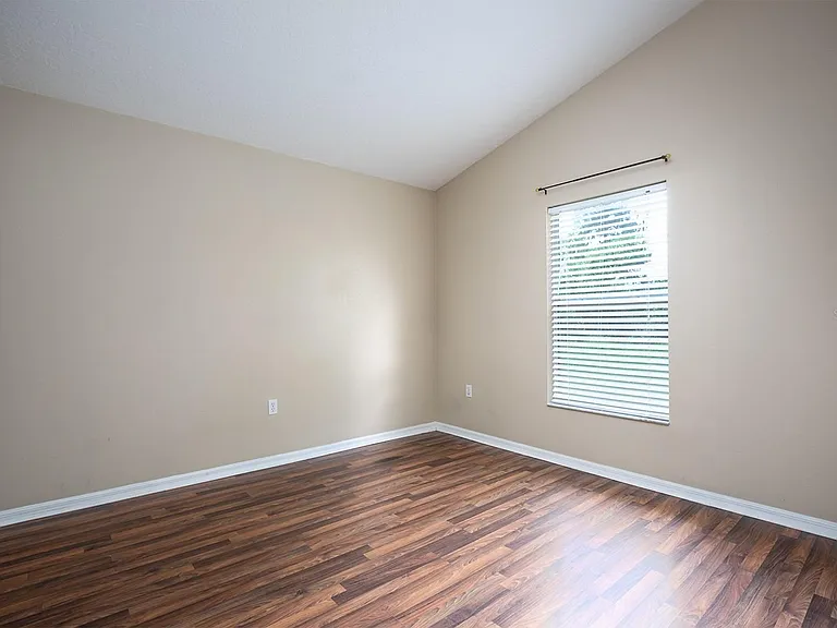13814 Mirror Lake Dr — Photo 10