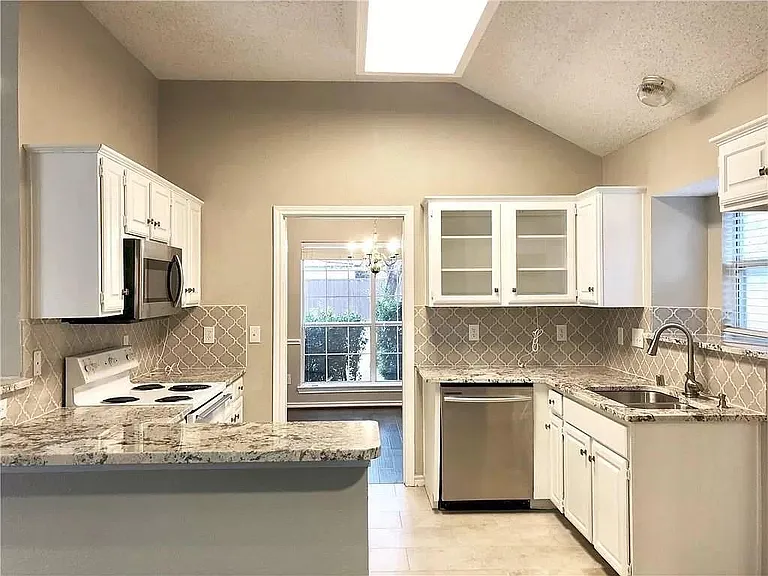 8000 Anchor St — Photo 3