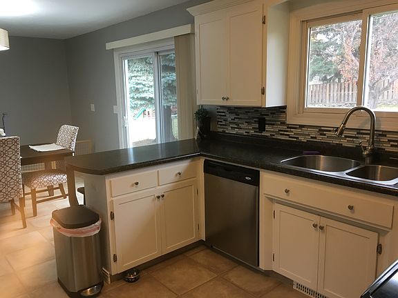 dinning area to backyard