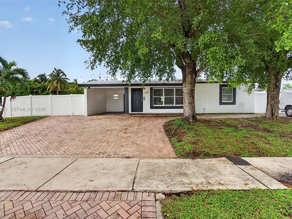 241 NE 45th St