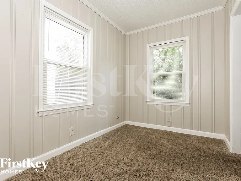 1731 N Olympian Way SW — Photo 15