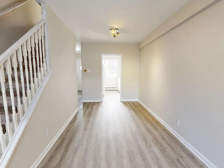 144 Arbour Glen Cres #1 — Photo 12