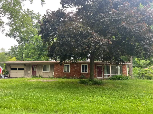 1339 Delta Rd, Walled Lake, MI 48390