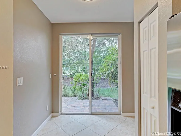 3211 Scarletta Dr — Photo 18